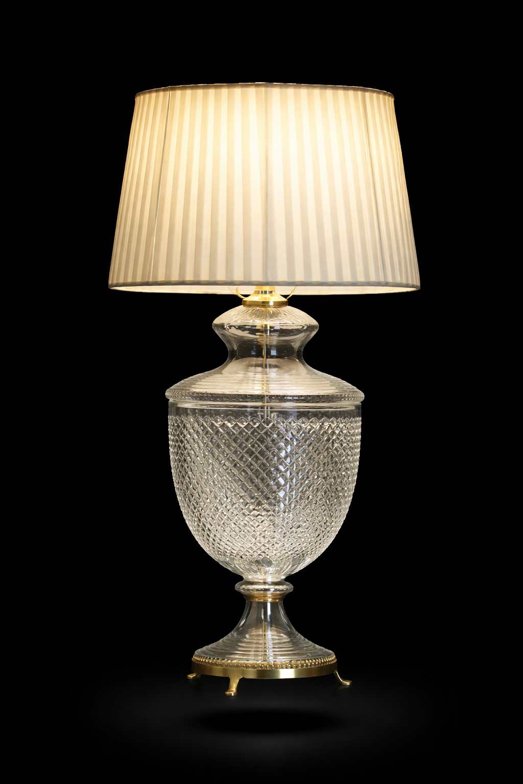 Rajsi Classic Diamond-Lattice Clear-Glass Urn Table Lamp