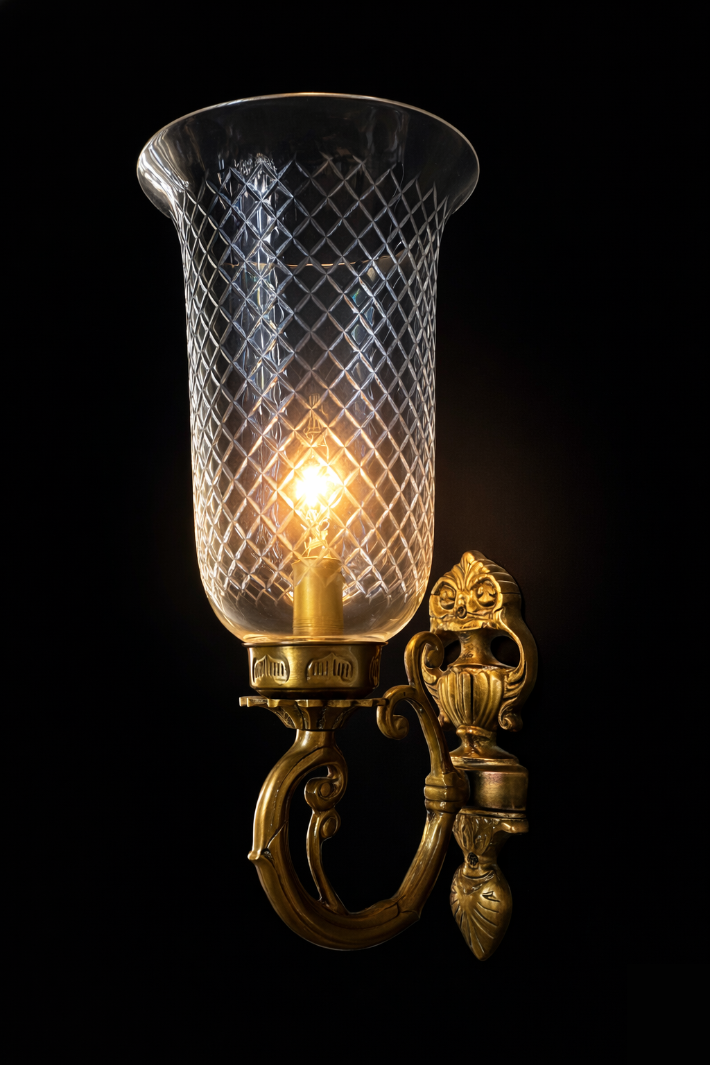Suryalata Diamond-Cut Clear Glass Grand Scroll Wall Lamp