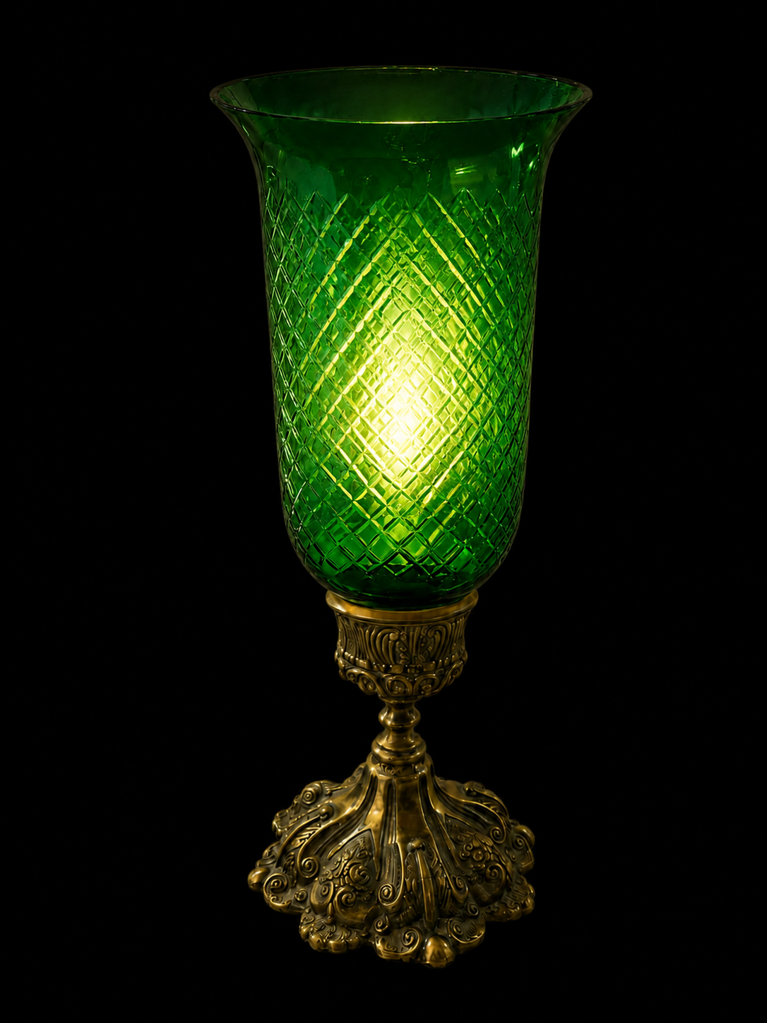Rajwada Diamond-Cut Hurricane Table Lamp — Emerald