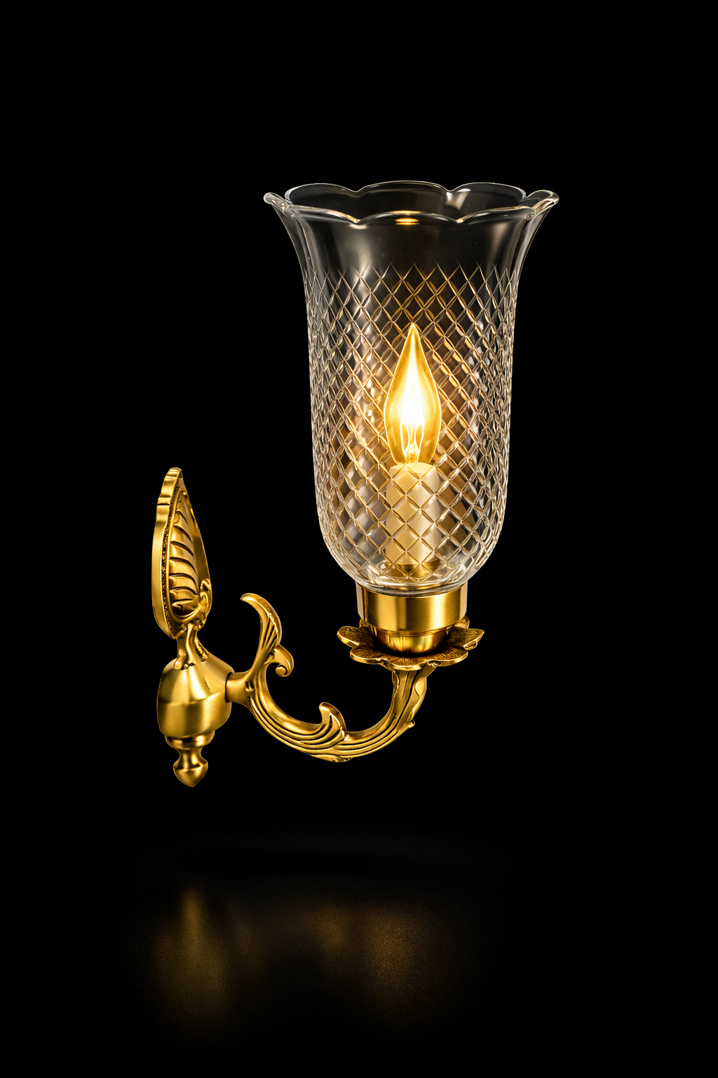 Tarangrekha Diamond-Lattice Clear Glass Single-Light Leaf-Back Wall Sconce