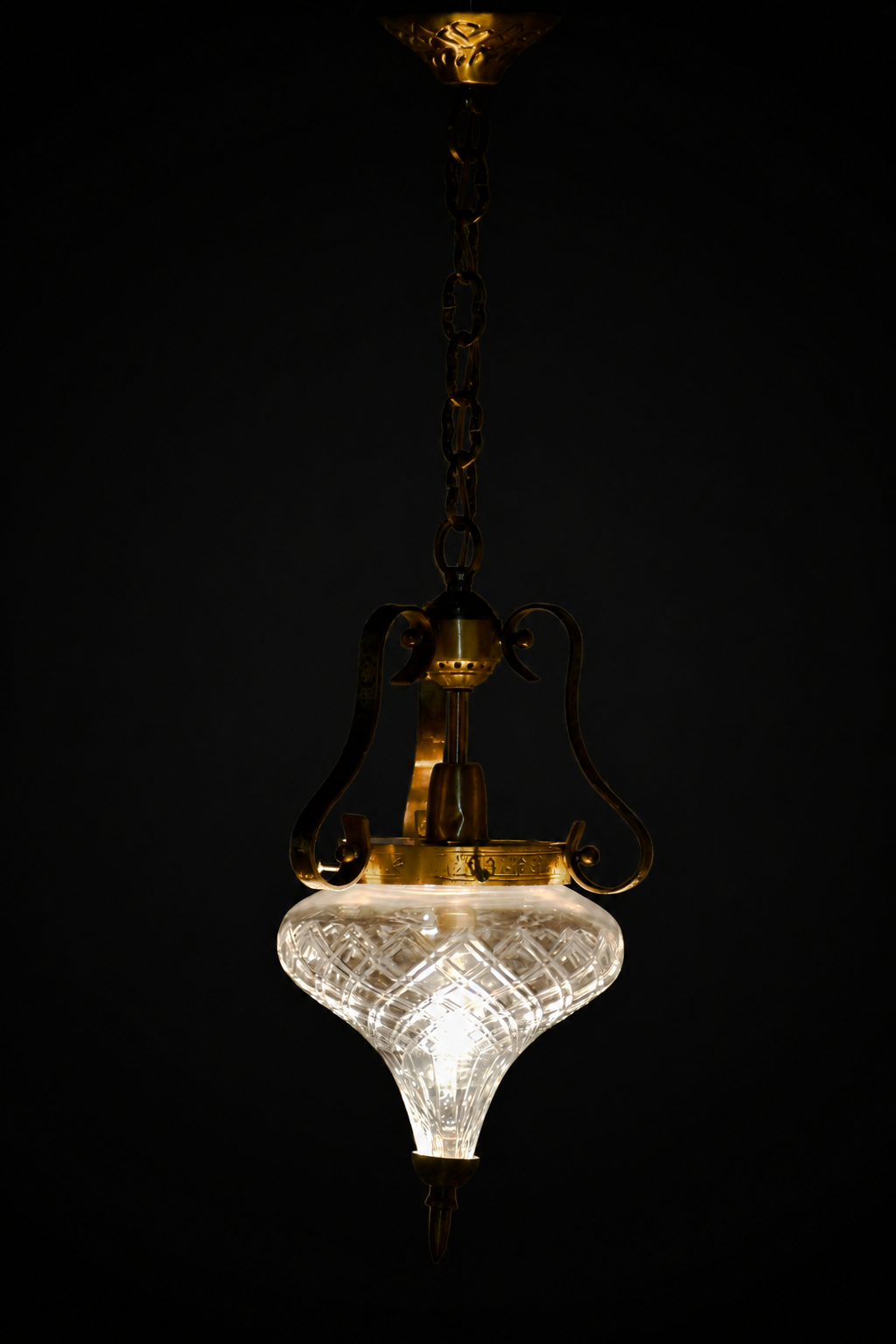 Shankh Diamond-Cut Glass Hanging Light — Compact Scroll
