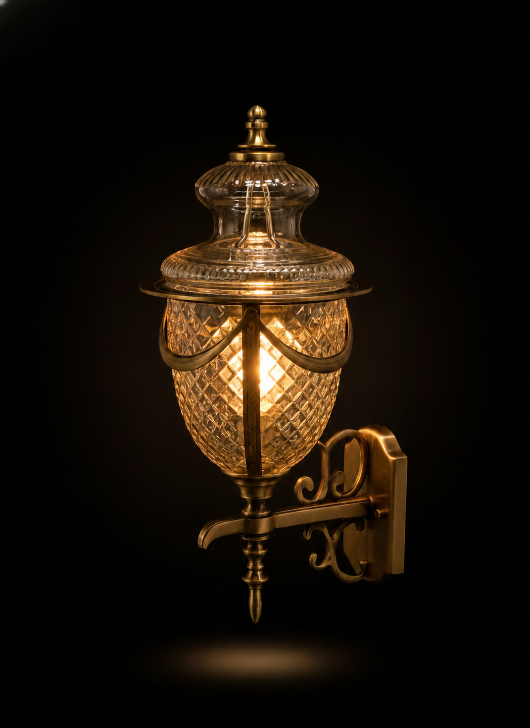 Rajsi Urn Diamond-Cut Wall Light — Compact