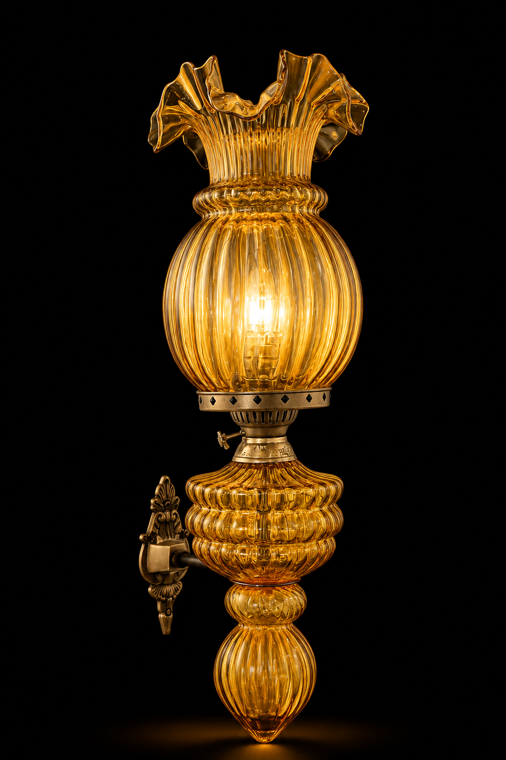 Gulzar Ruffled Tulip Single-Light Wall Lamp — Amber Gold