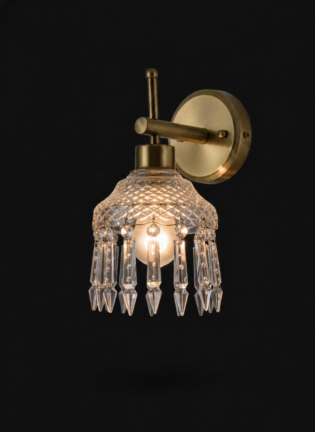 Muktamaala Diamond-Quilt Crystal-Drop Single-Light Wall Lamp · Wall Light · SGE-WL-103 · Samrat Glass Emporium