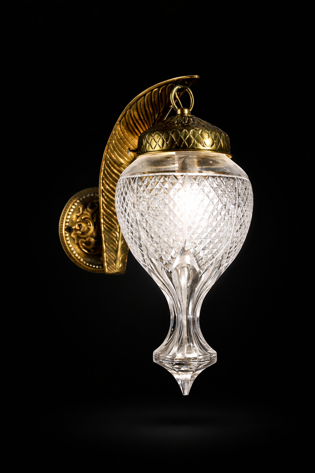 Pankhuri Diamond-Lattice Clear Glass Single-Light Teardrop Wall Lantern