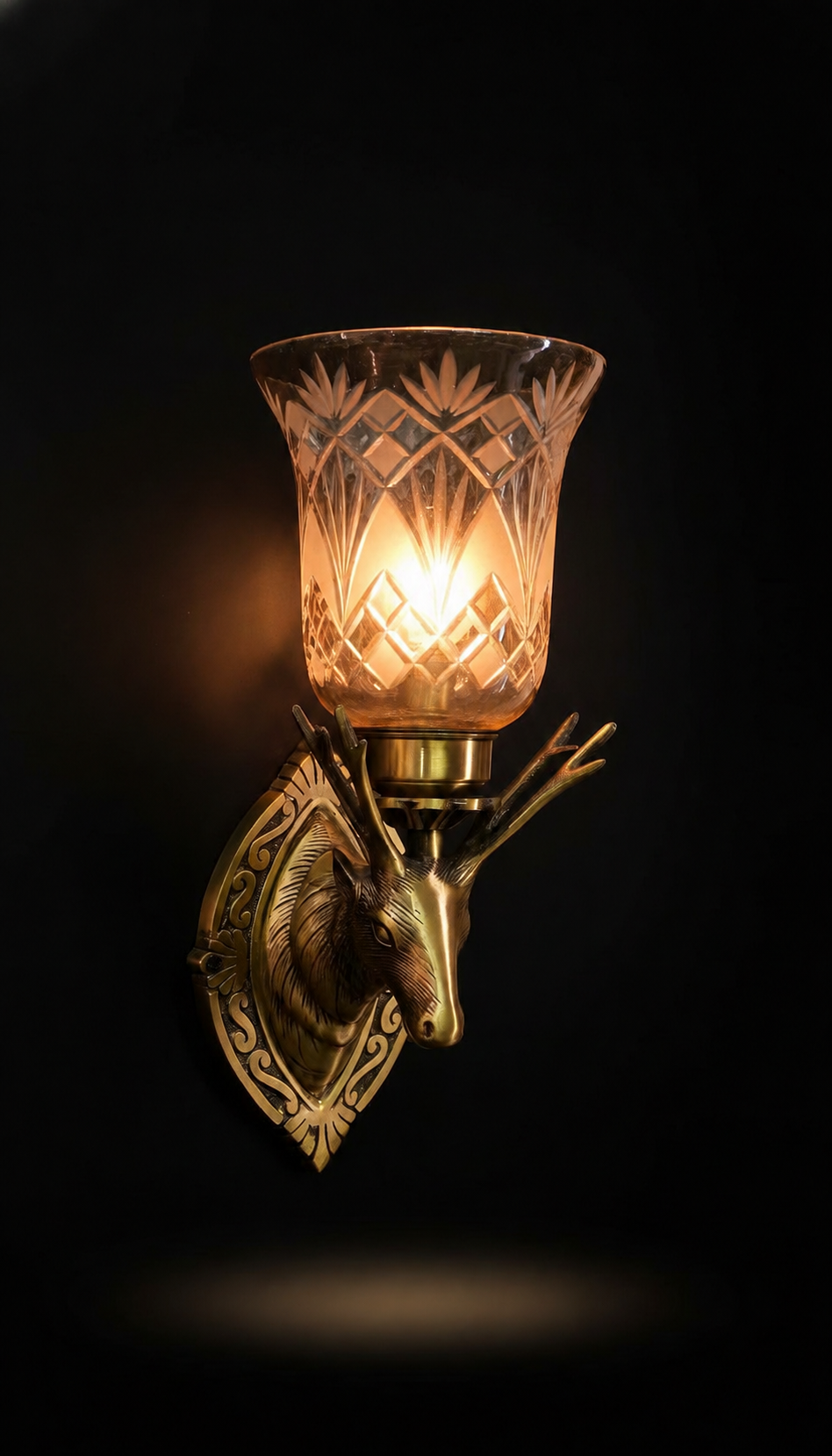 Stag Head Etched Glass Wall Light · SGE-WL-011 · Samrat Glass Emporium