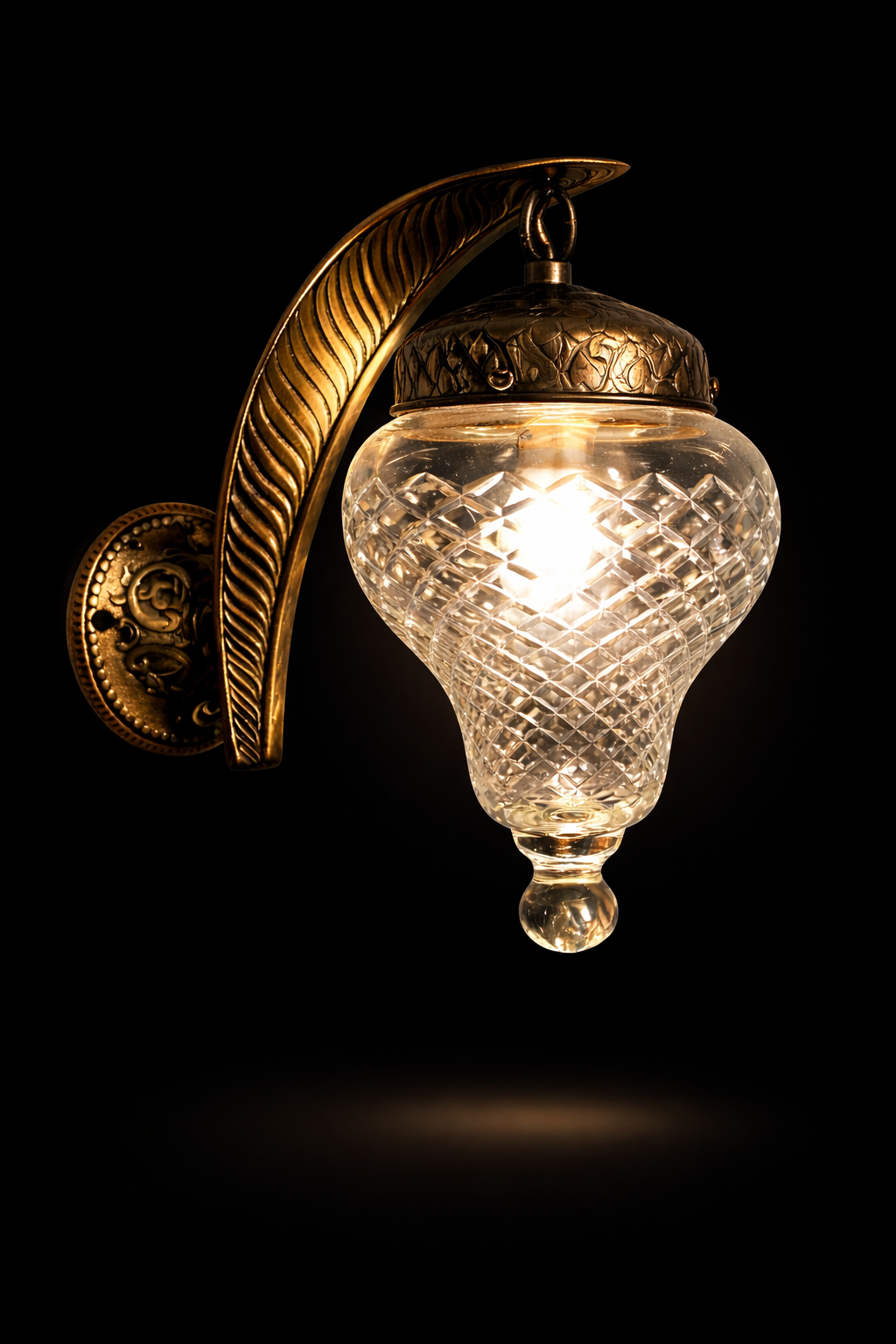Pankhuri Diamond-Cut Clear Glass Single-Light Leaf-Arc Wall Lantern · Wall Light · SGE-WL-098 · Samrat Glass Emporium