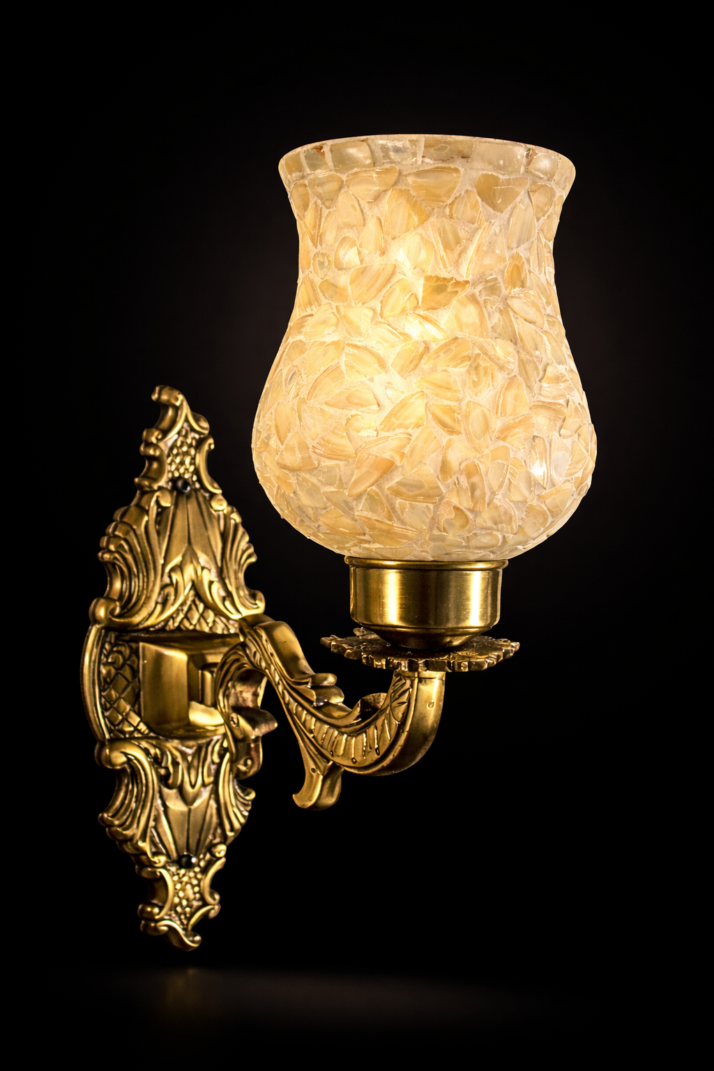 Ratnakosh Ivory Shell-Mosaic Glass Wall Lamp