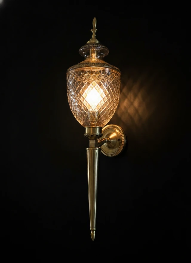 Rajsi Urn Diamond-Cut Spear Single-Light Wall Lamp · Wall Light · SGE-WL-034 · Samrat Glass Emporium