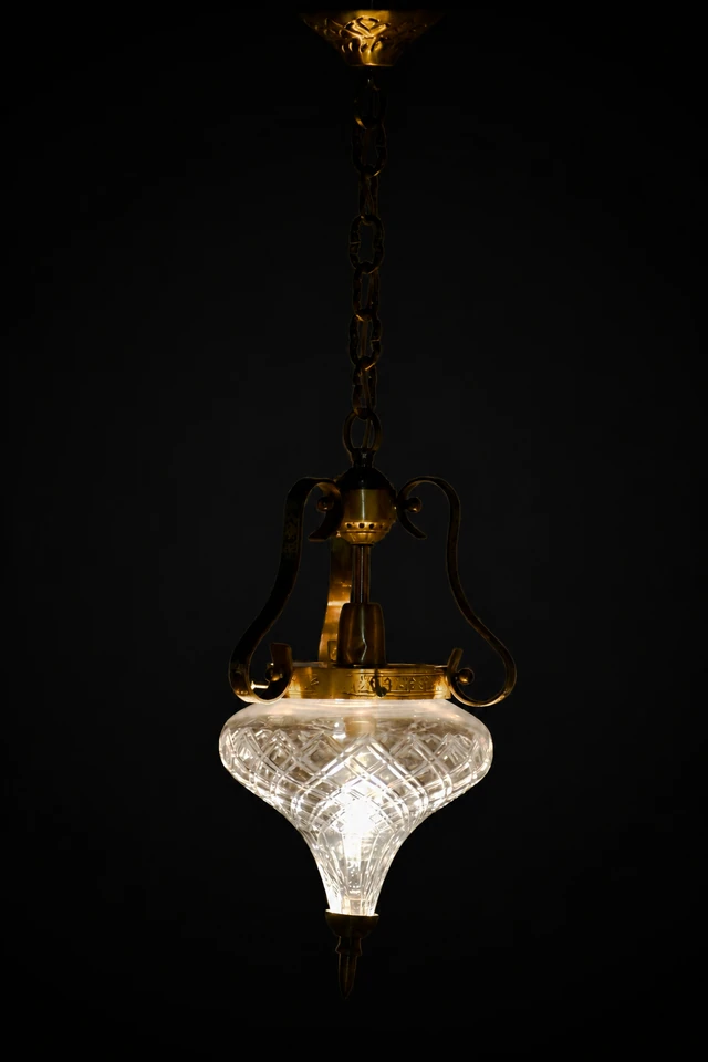 Shankh Diamond-Cut Glass Hanging Light — Compact Scroll · SGE-HL-033 · Samrat Glass Emporium